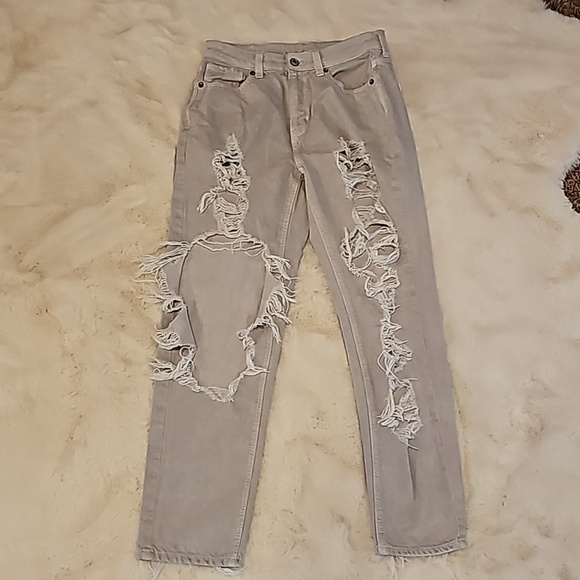 Light grey distressed american eagle jeans size 4, slightly worn. - Picture 1 of 4